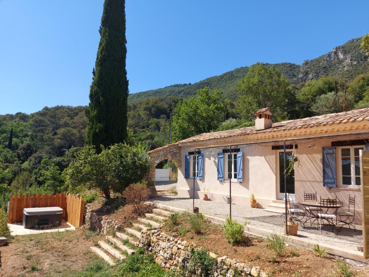 Maison A La Campagne Avec Spa Et Piscine Tourrettes-sur-Loup Ngoại thất bức ảnh